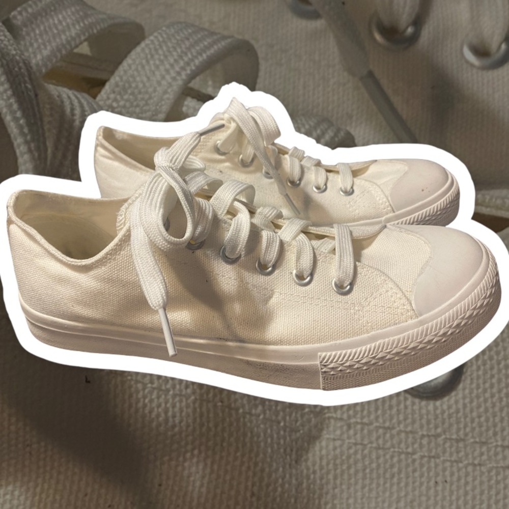 Off White Canvas Fashion Sneakers with rubber sole